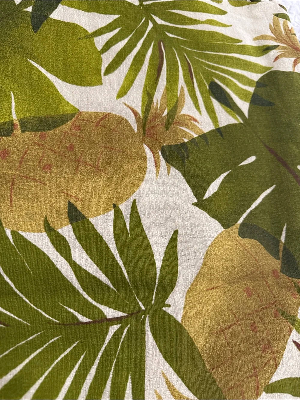 Noble Excellence tablecloth is made of 100% cotton in a green palm 60 x 102